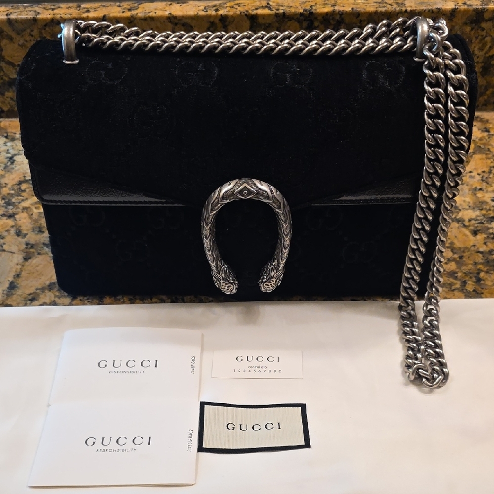 Absolutely Beautiful & Very Elegant  Gucci Dionysus GG Velvet Shoulder Bag.